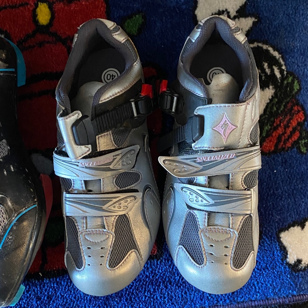 Specialized Youth Cycling Shoes - Silver and Black